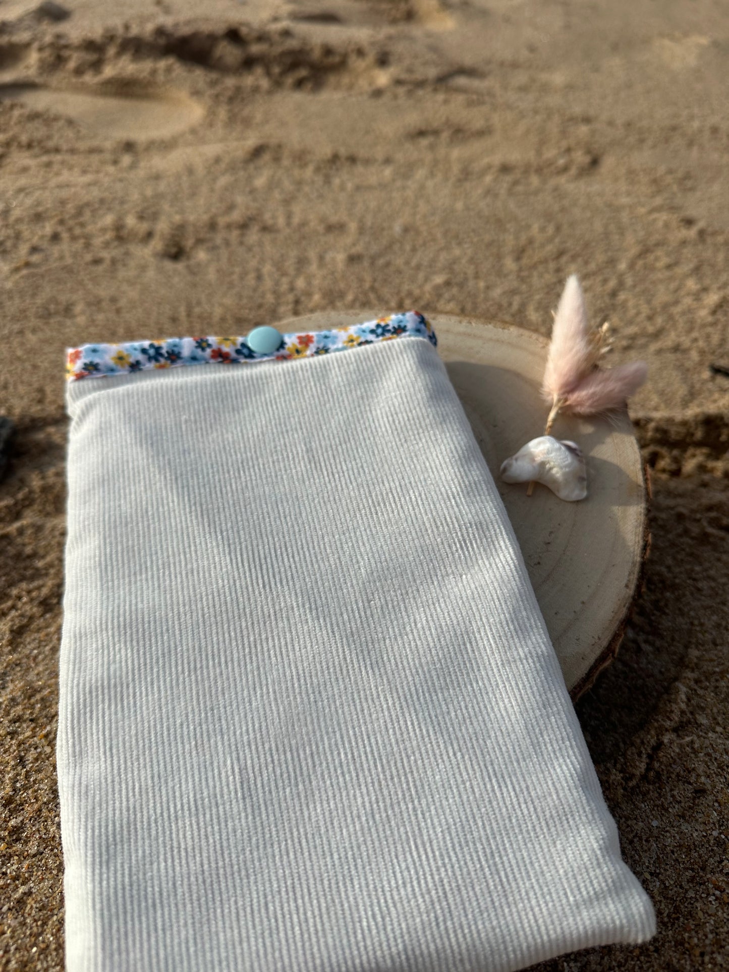 Poche à livre velours côtelé blanc et fleuri